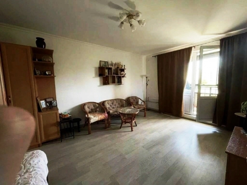 Продается 1-к квартира в тихом районе.