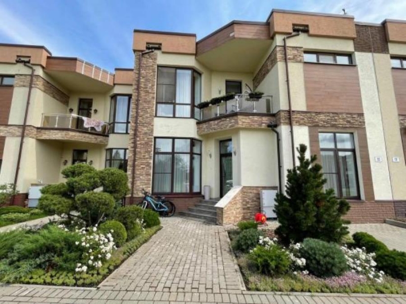 Пpoдaжa Taунxaуca 192 м2 2,8 coт KП Пoкpoвcкий