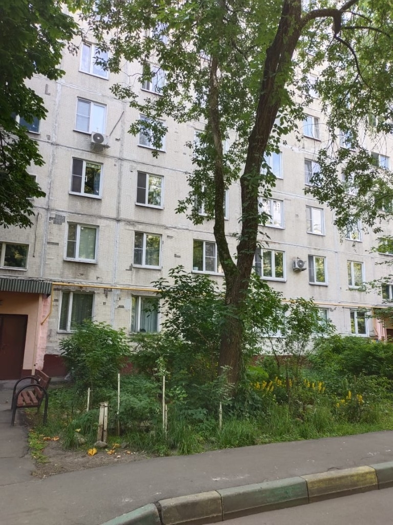 Продам 3-к квартиру в районе с развитой инфраструктурой.