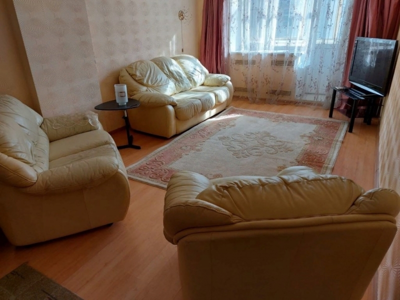 Сдам 3-к квартиру в хорошем доме с чистым подъездом.