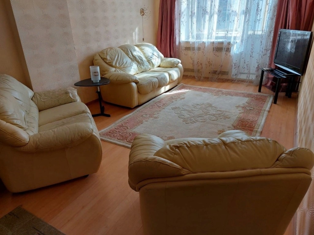 Сдам 3-к квартиру в хорошем доме с чистым подъездом.