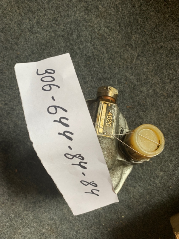 Насос топливный 4020 890 890СТ 889 889С