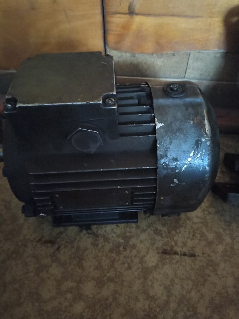 Двигатели асинхронные 0.75 квт, 380 v, 3000 об.