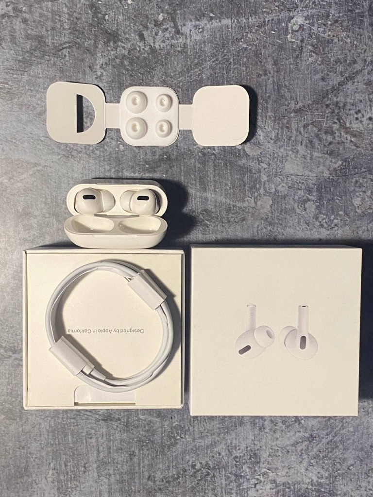 AirPods Pro 6990 и AirPods 2 5990