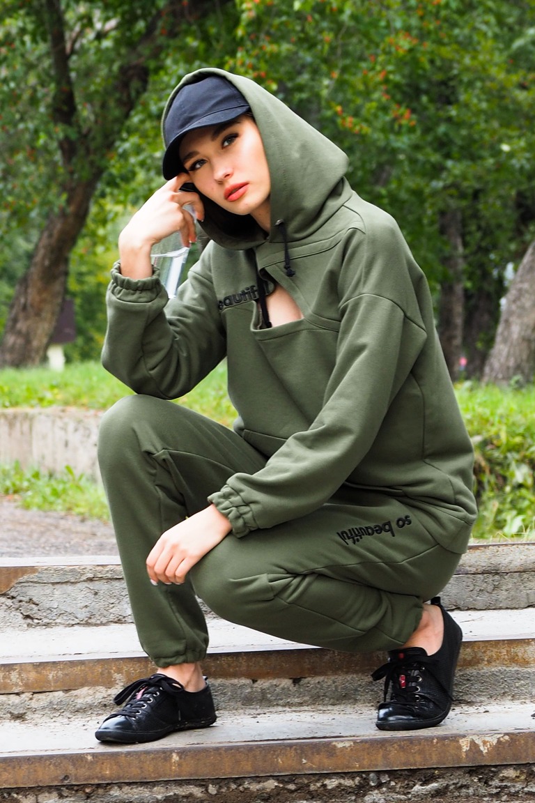Женские спортивные костюмы