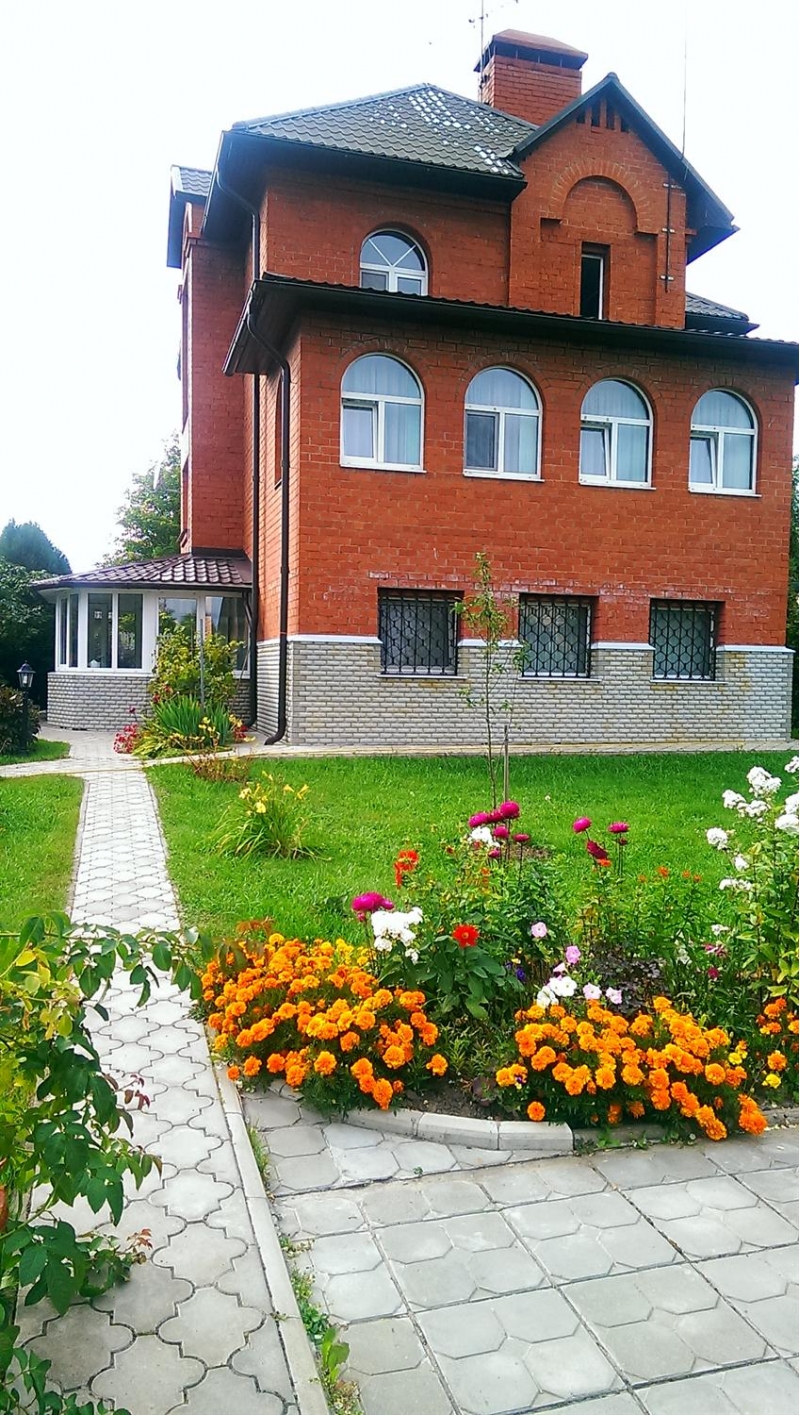 Сдается 3-х этажный кирп. дом 220 м2 в КП Согласие-1