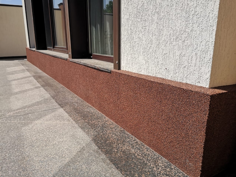 Отделка цоколя мраморной крошкой красиво и долговечно