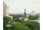 Продается трехкомнатная квартира в хорошем районе с развитой инфраструктурой.
