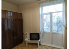 В квартире проживают ещ 2 человека.