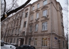 Продается 4-комнатная квартира в хорошем районе.