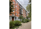 Продается 2х комнатная квартира в среднем состоянии в самом центре города.