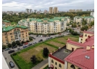 До станции метро часто и по расписанию ходит общественный транспорт.