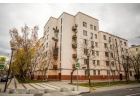 Продается светлая и уютная трехкомнатная квартира в 2-х минут пешком от м.
