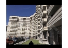Очень тплый пол, качественные стеклопакеты, удачное расположение квартиры.