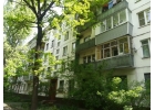 Продается двухкомнатная квартира в хорошем районе с развитой инфраструктурой.